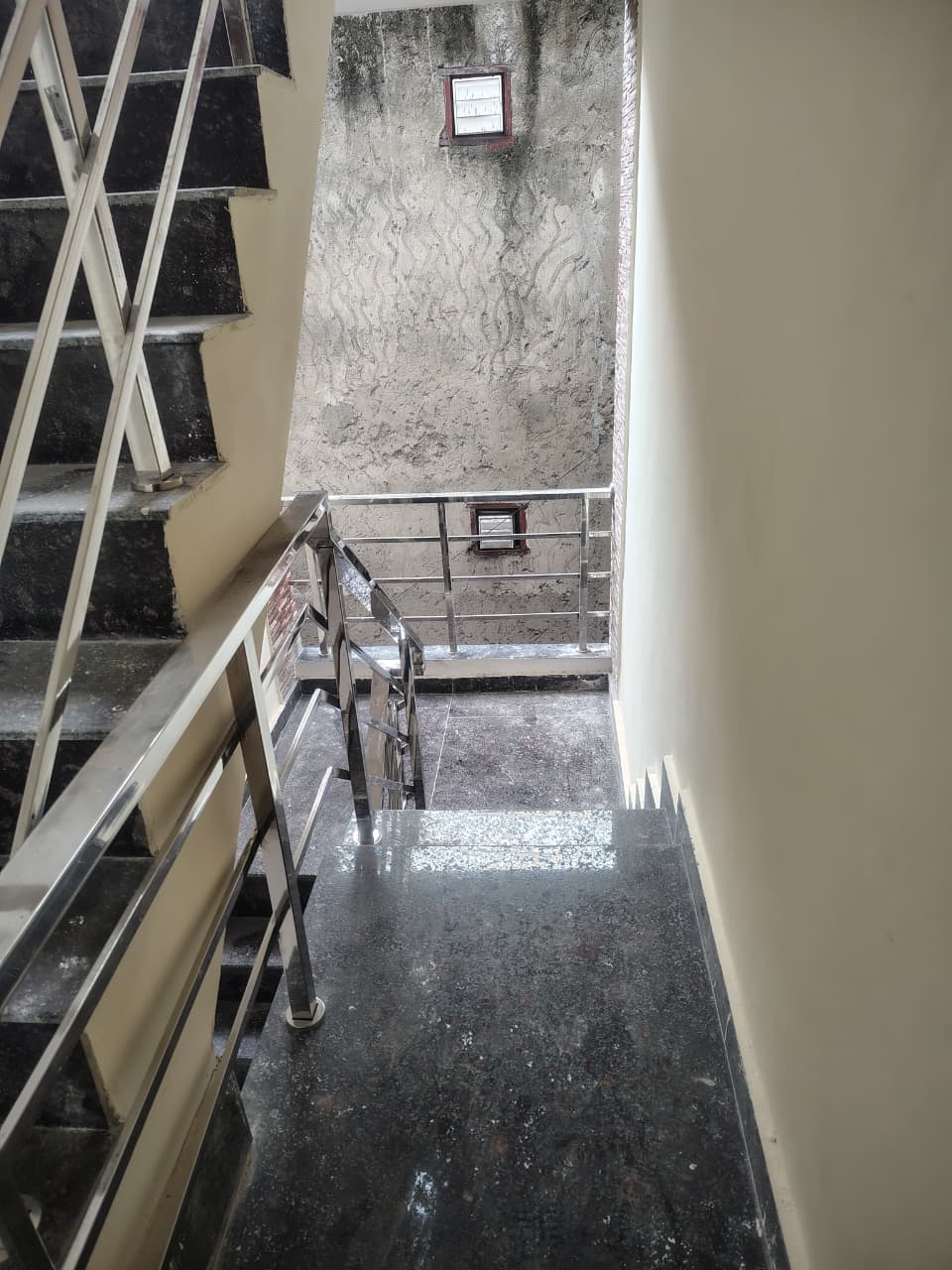 Fully Furnished 1 BHK Builder Floor for Rent in Sector 12, Noida image 4