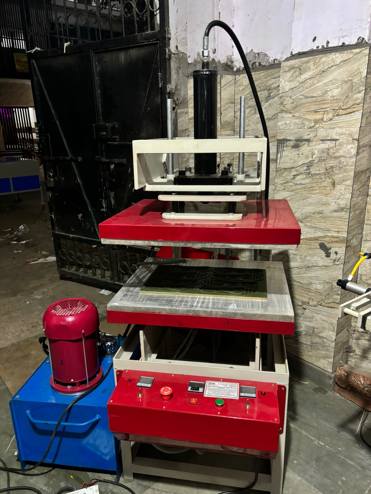 Hydraulic Embossing Machine image 2